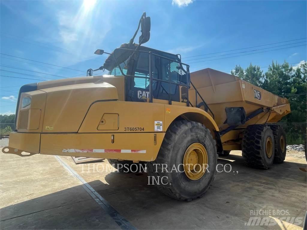 CAT 745 アーティキュレート式ダンプトラック
