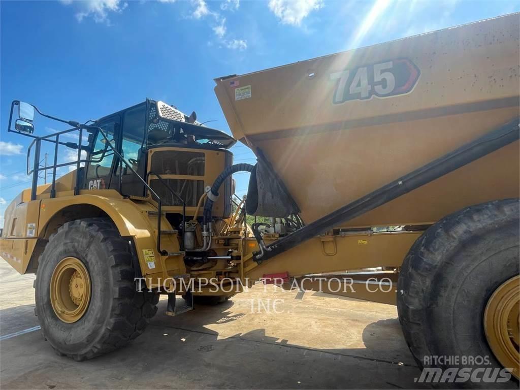 CAT 745 アーティキュレート式ダンプトラック