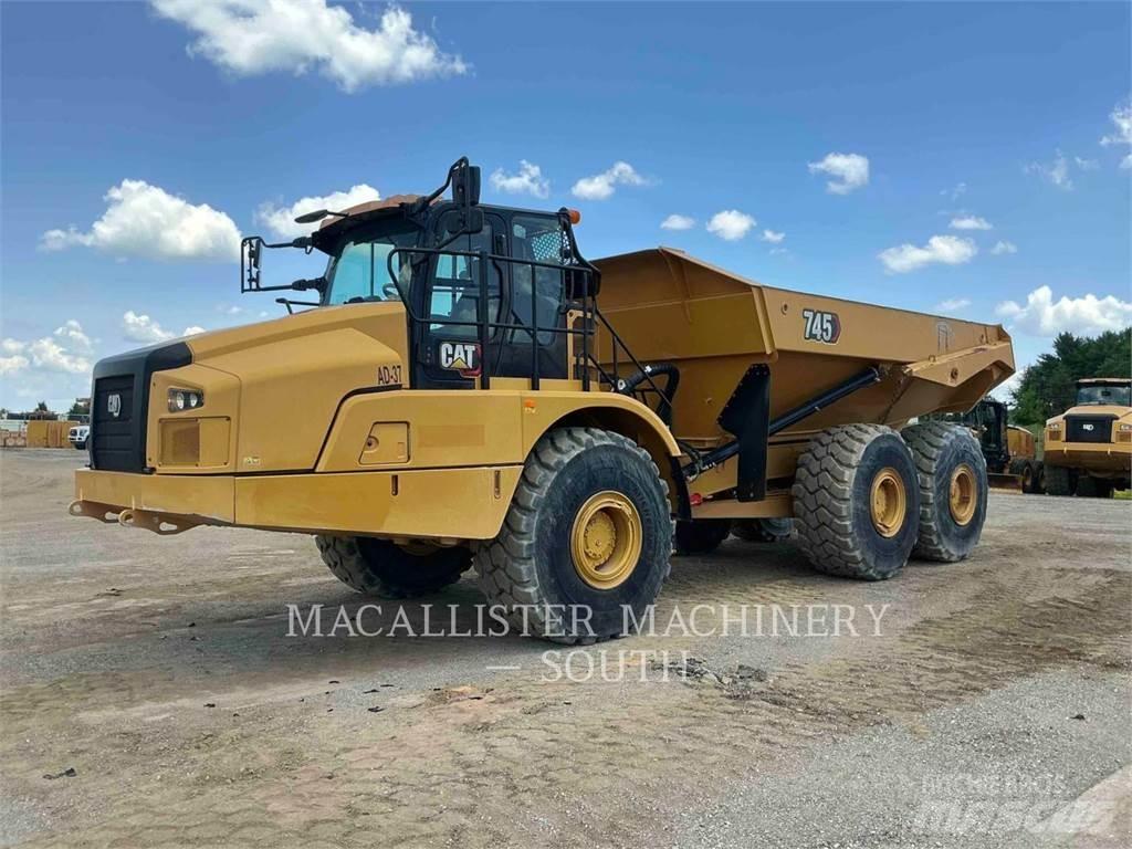 CAT 745 アーティキュレート式ダンプトラック
