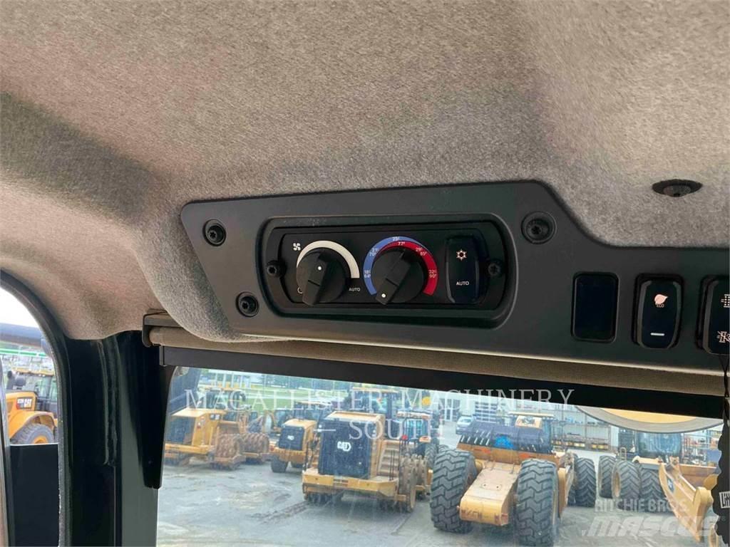 CAT 745 アーティキュレート式ダンプトラック