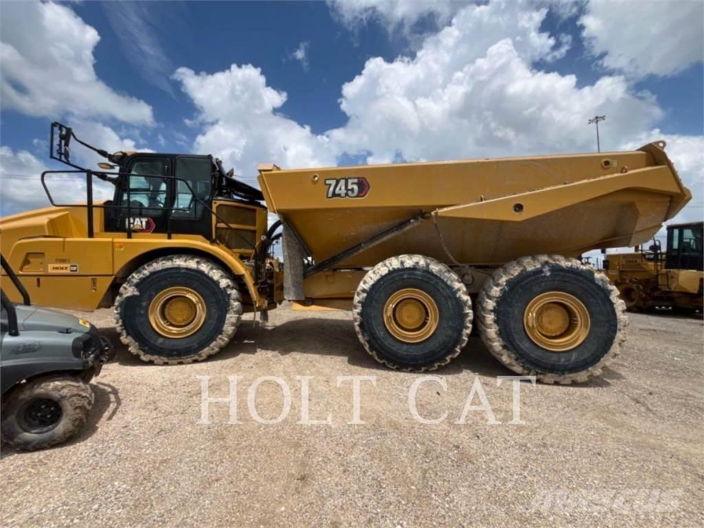 CAT 745 アーティキュレート式ダンプトラック