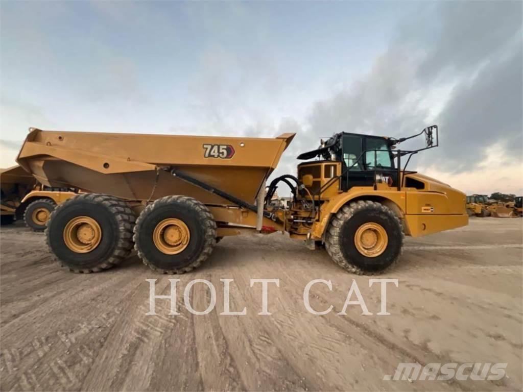 CAT 745 アーティキュレート式ダンプトラック