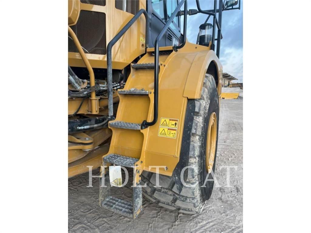 CAT 745 アーティキュレート式ダンプトラック
