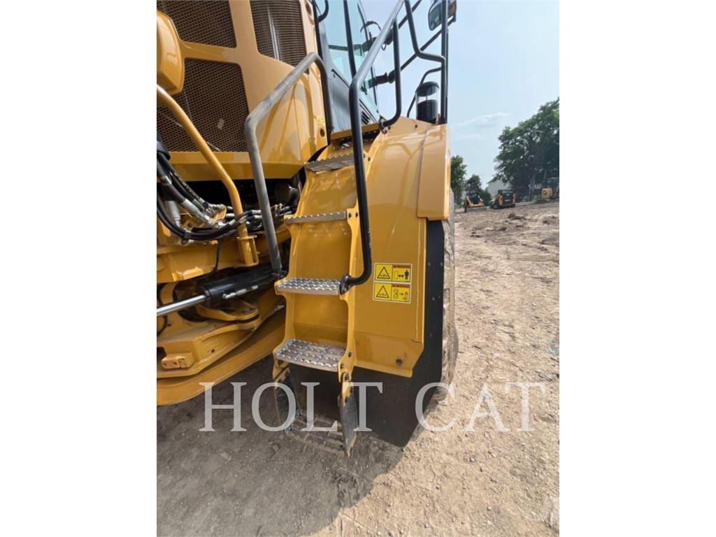 CAT 745 アーティキュレート式ダンプトラック