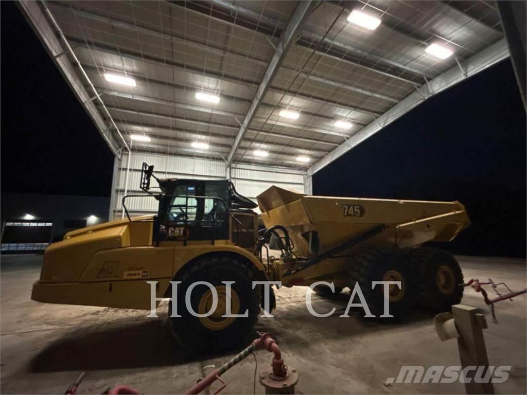 CAT 745 アーティキュレート式ダンプトラック