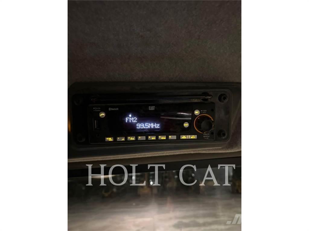 CAT 745 アーティキュレート式ダンプトラック