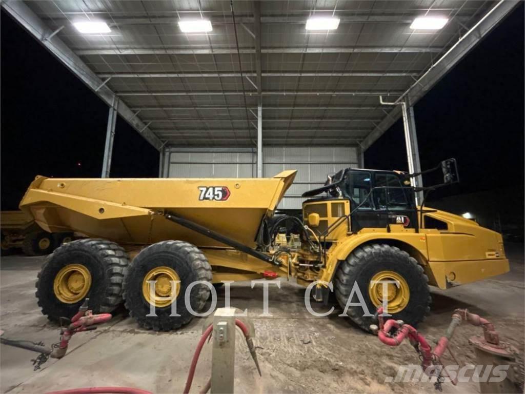 CAT 745 アーティキュレート式ダンプトラック