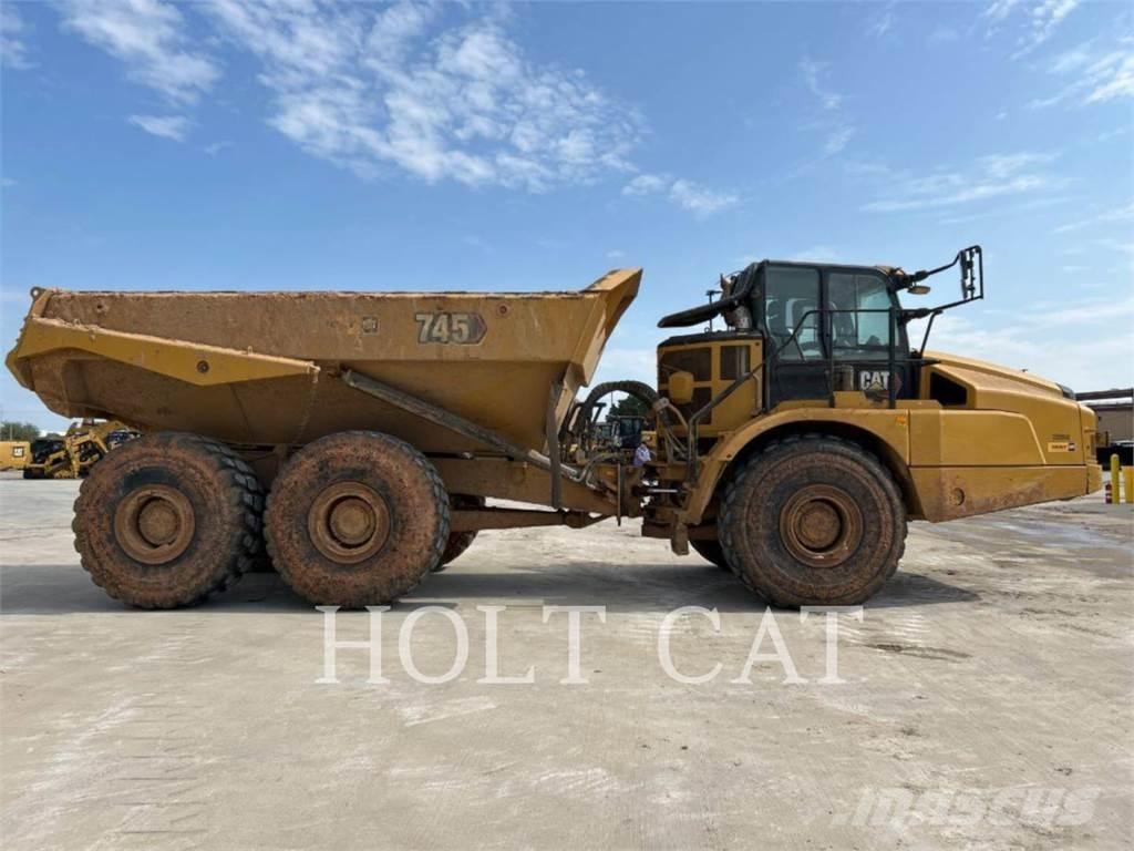 CAT 745 アーティキュレート式ダンプトラック