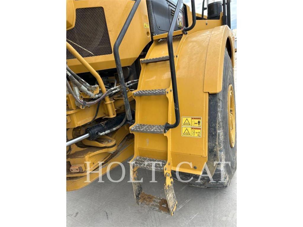 CAT 745 アーティキュレート式ダンプトラック