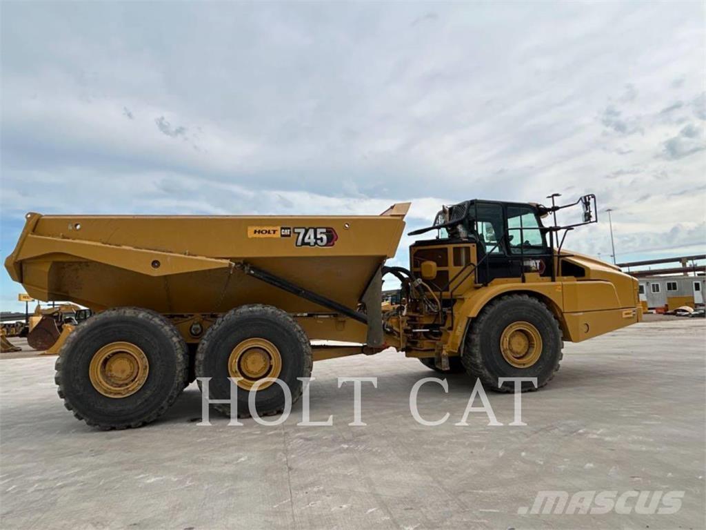 CAT 745 アーティキュレート式ダンプトラック