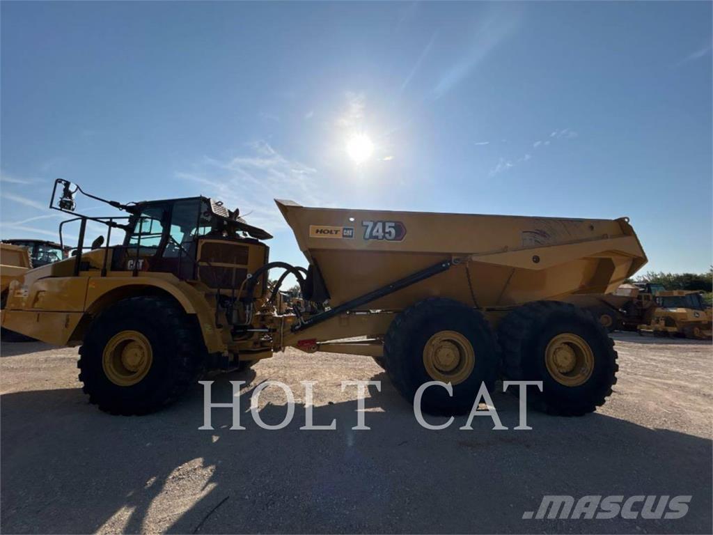 CAT 745 アーティキュレート式ダンプトラック