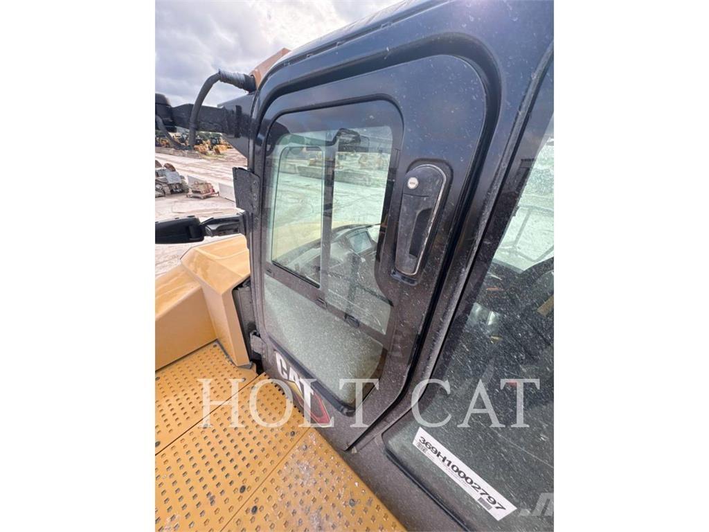 CAT 745 アーティキュレート式ダンプトラック