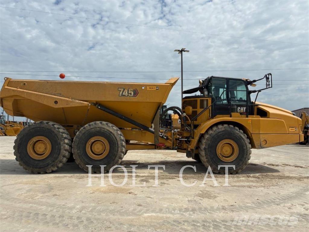 CAT 745 アーティキュレート式ダンプトラック
