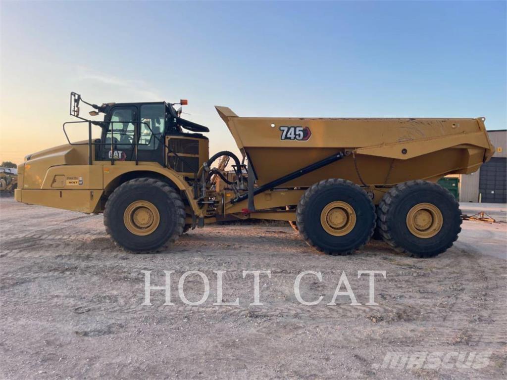 CAT 745 アーティキュレート式ダンプトラック