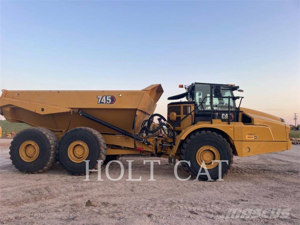 CAT 745 アーティキュレート式ダンプトラック