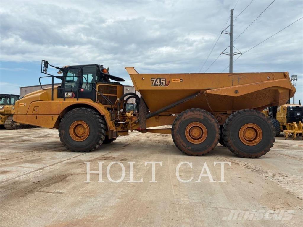 CAT 745 アーティキュレート式ダンプトラック