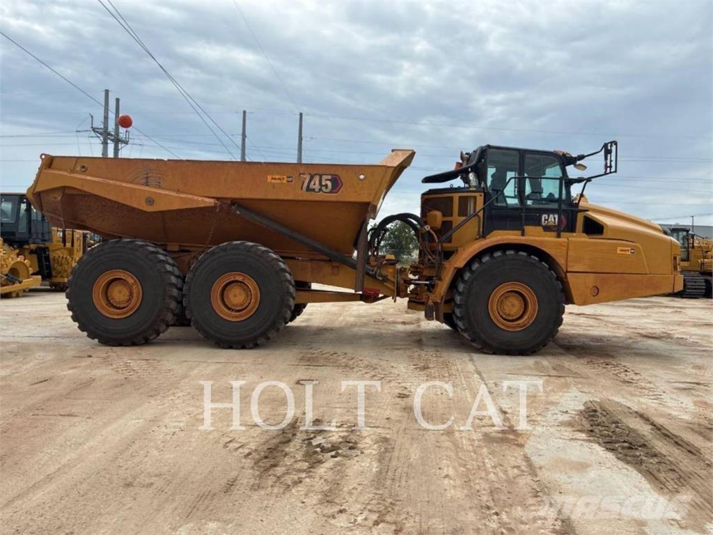 CAT 745 アーティキュレート式ダンプトラック