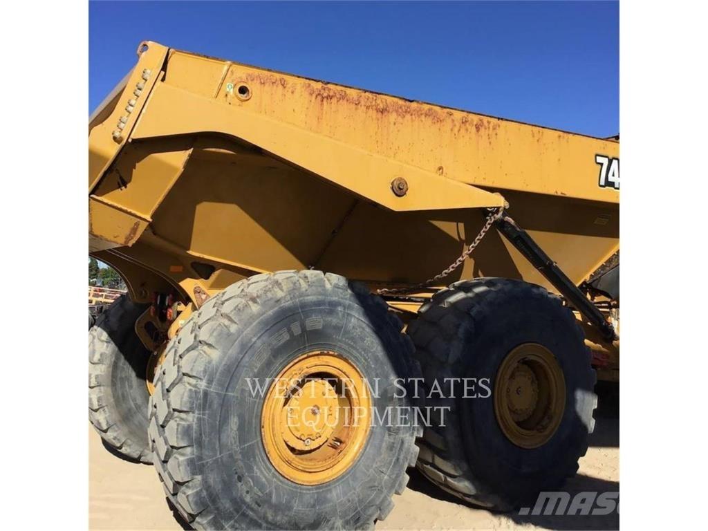 CAT 745 アーティキュレート式ダンプトラック