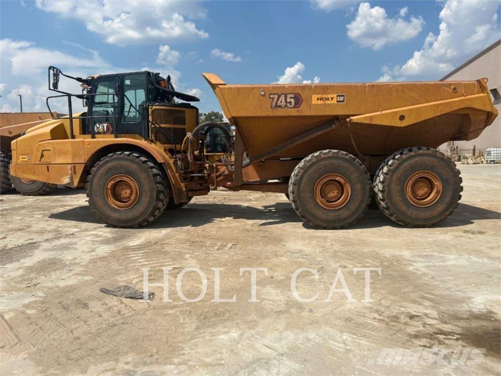 CAT 745 アーティキュレート式ダンプトラック