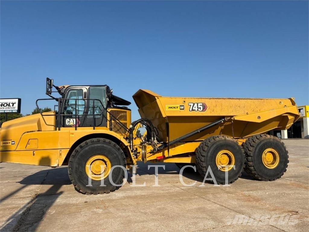CAT 745 アーティキュレート式ダンプトラック