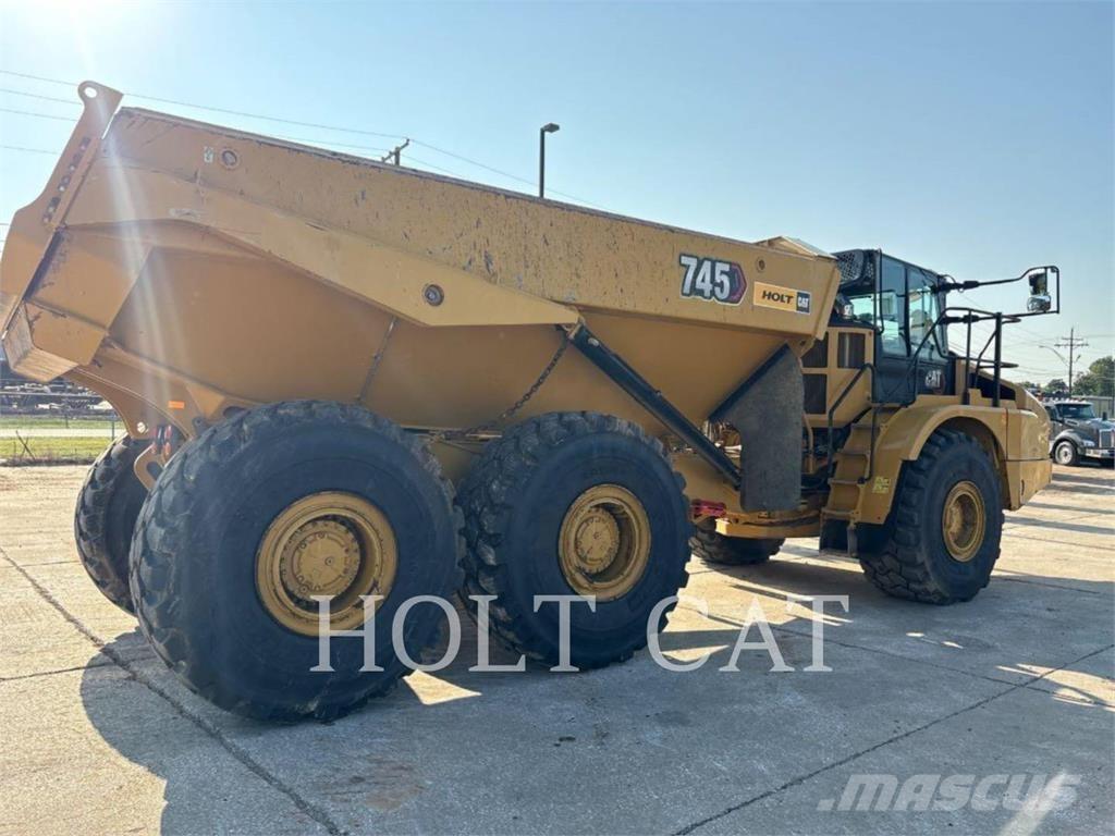 CAT 745 アーティキュレート式ダンプトラック