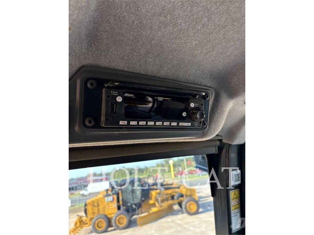 CAT 745 アーティキュレート式ダンプトラック