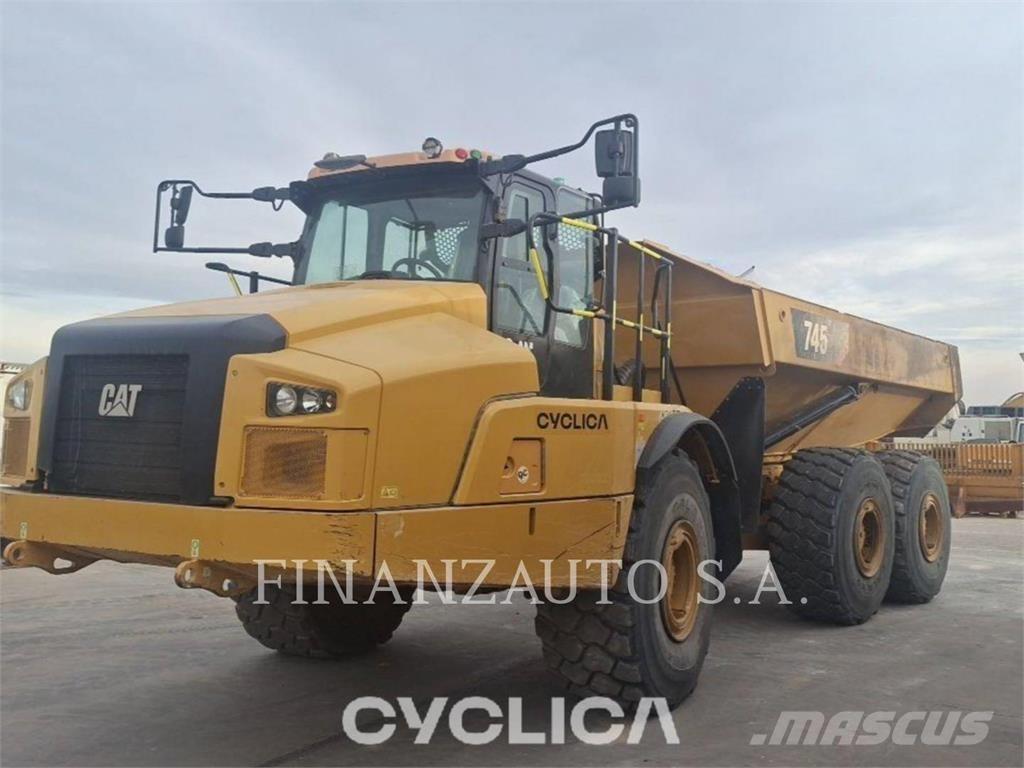 CAT 745 アーティキュレート式ダンプトラック
