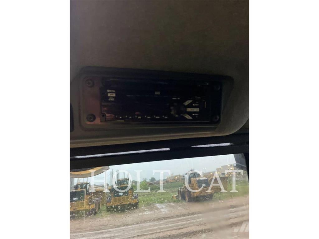 CAT 745 アーティキュレート式ダンプトラック