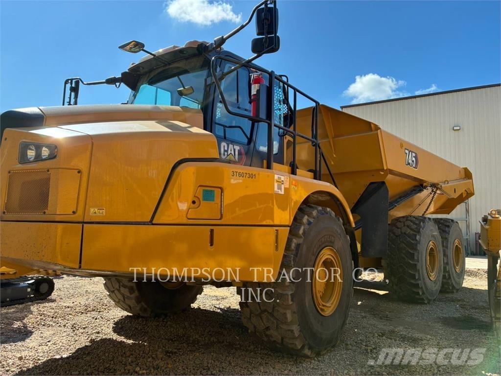 CAT 745 アーティキュレート式ダンプトラック