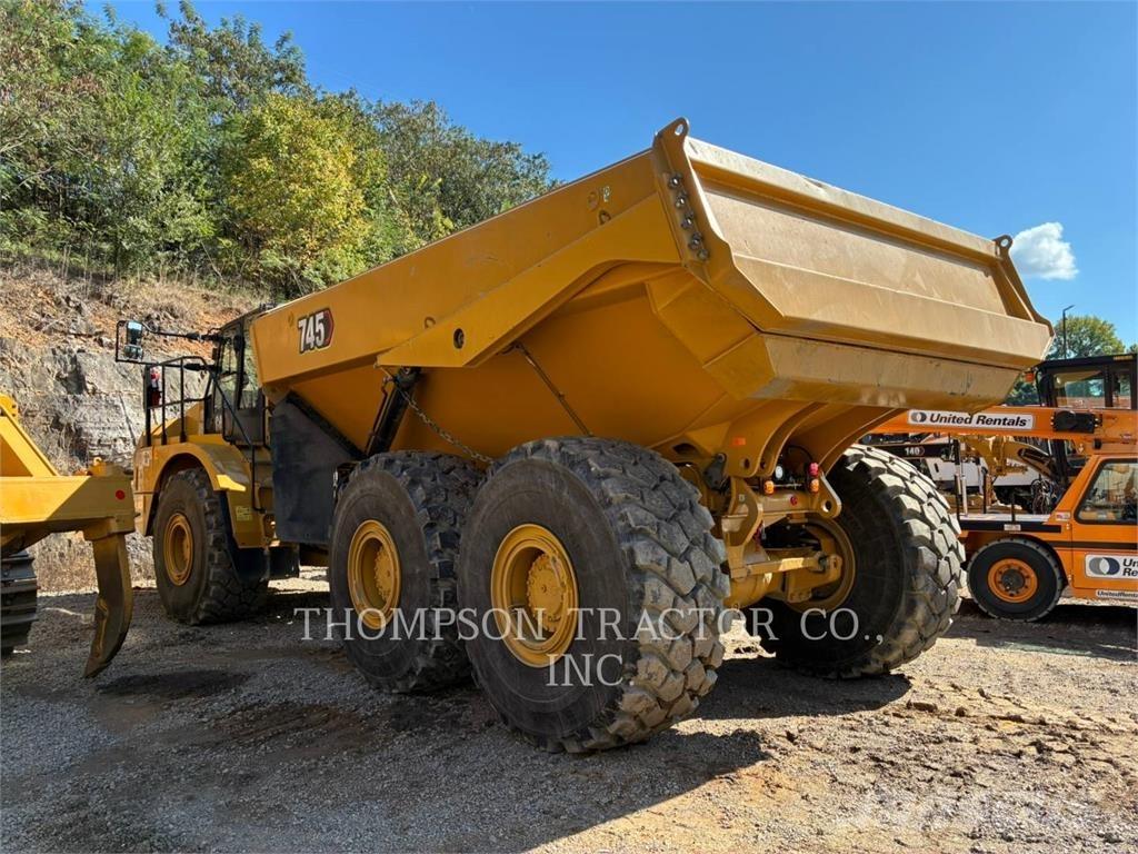 CAT 745 アーティキュレート式ダンプトラック