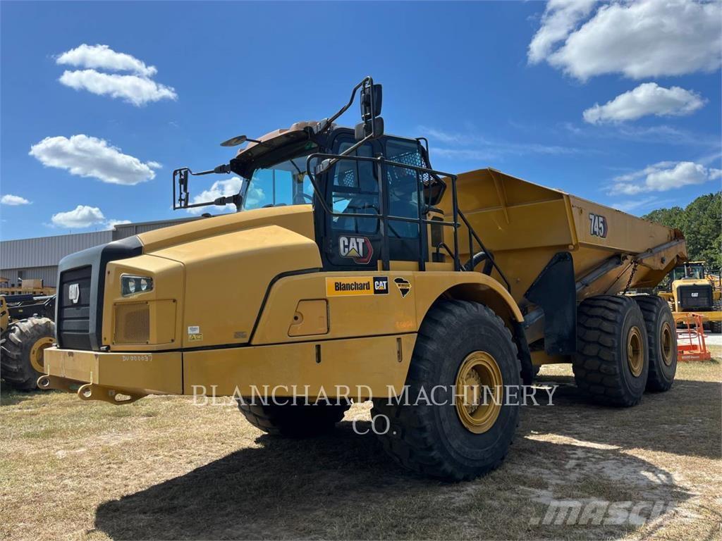 CAT 745 アーティキュレート式ダンプトラック