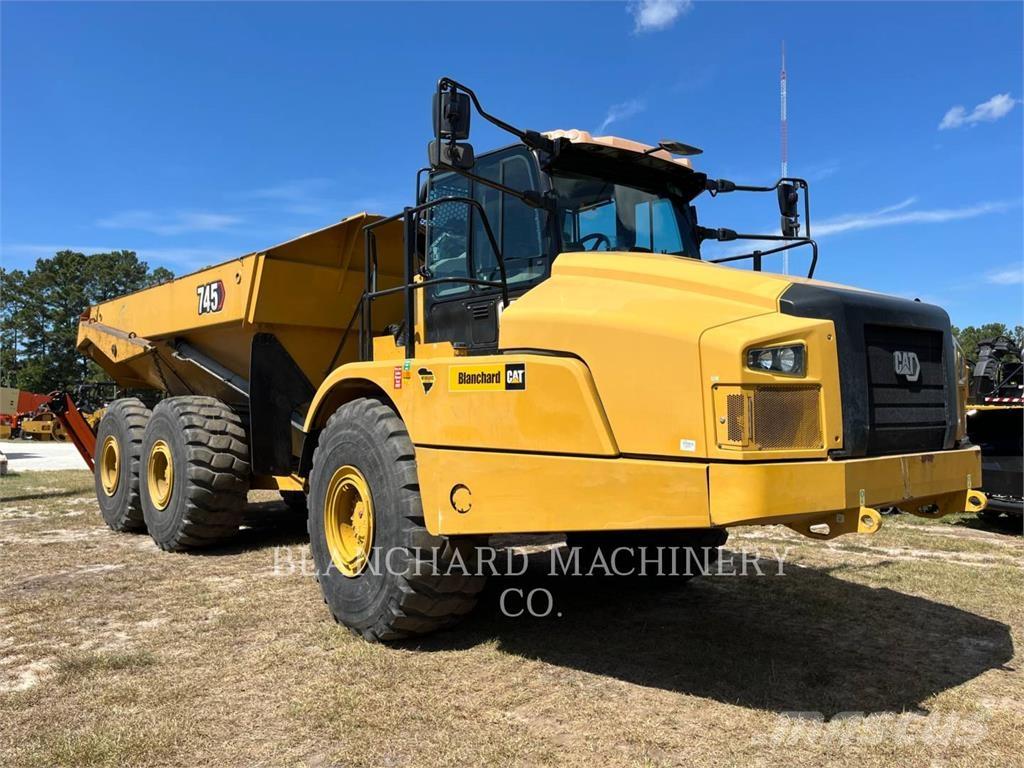 CAT 745 アーティキュレート式ダンプトラック