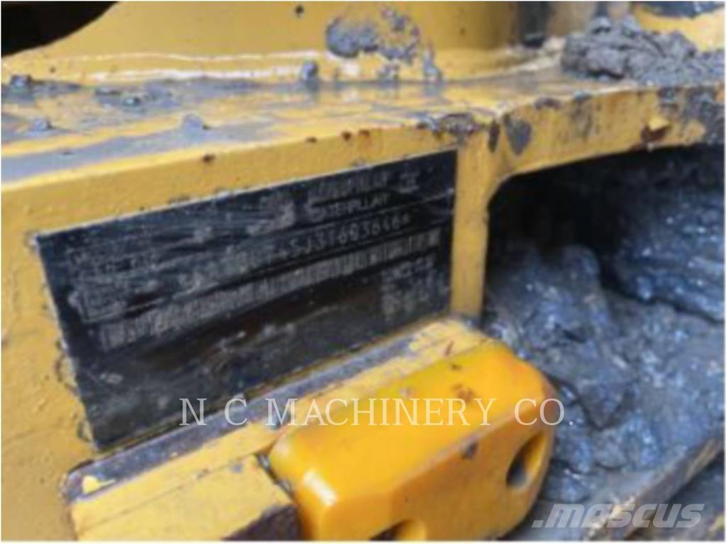 CAT 745 アーティキュレート式ダンプトラック