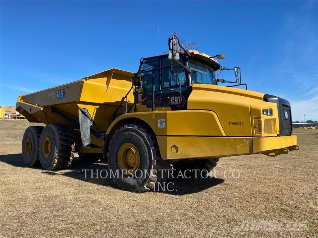 CAT 745 アーティキュレート式ダンプトラック
