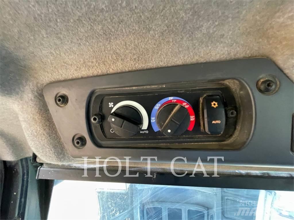 CAT 745-04 アーティキュレート式ダンプトラック