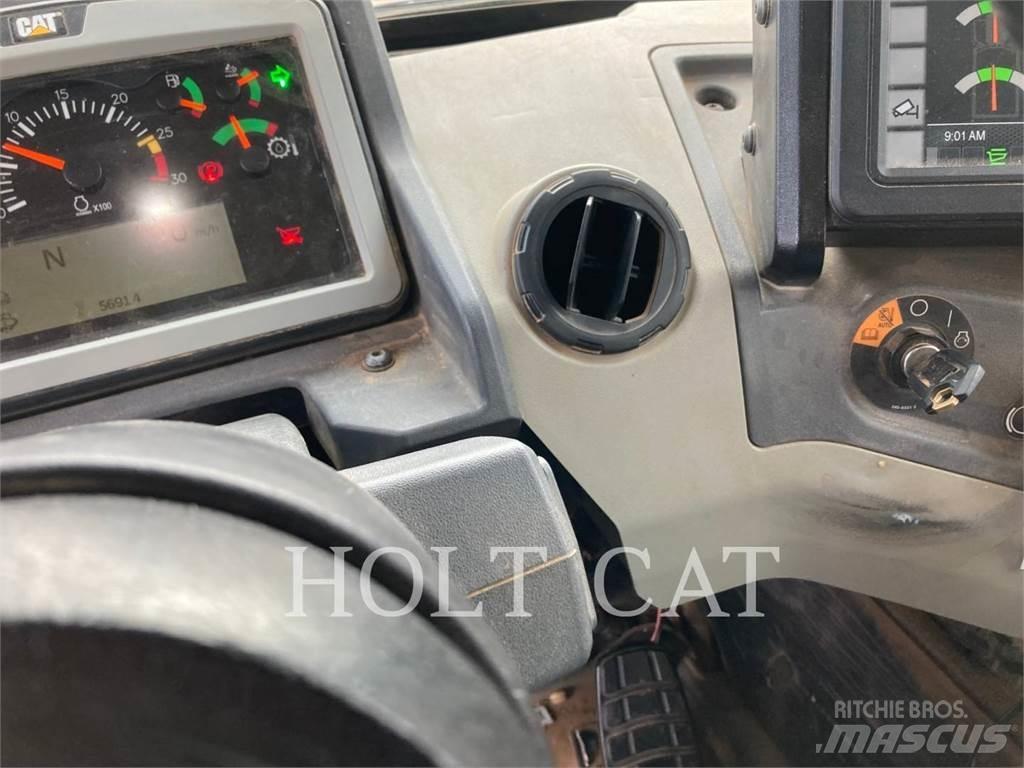 CAT 745-04 アーティキュレート式ダンプトラック