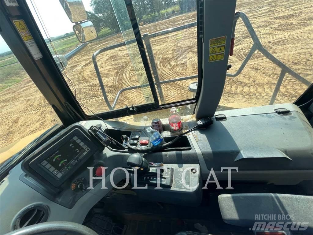 CAT 745-04 アーティキュレート式ダンプトラック