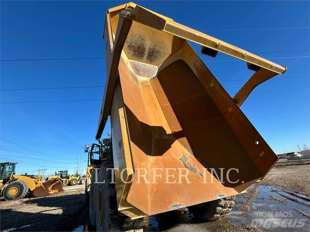 CAT 745-04 アーティキュレート式ダンプトラック