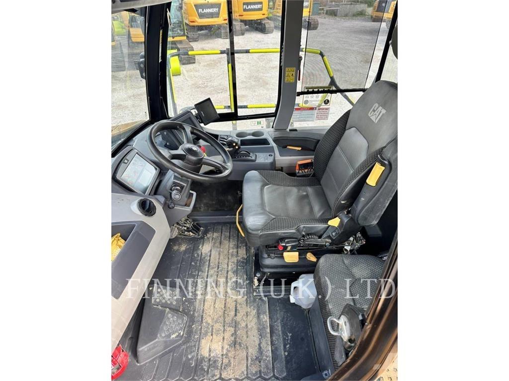 CAT 745-04 アーティキュレート式ダンプトラック
