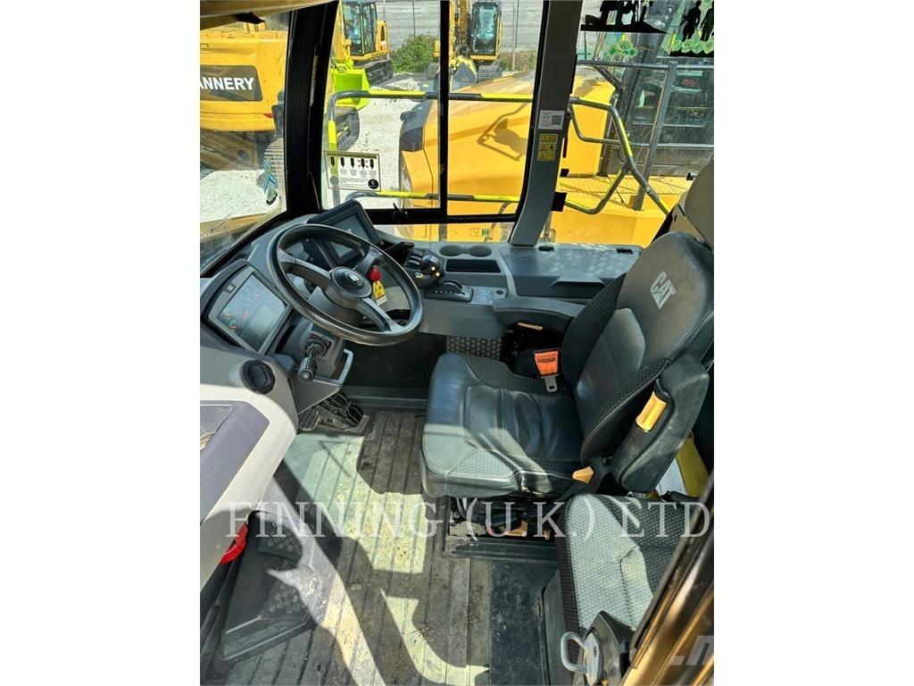 CAT 745-04 アーティキュレート式ダンプトラック