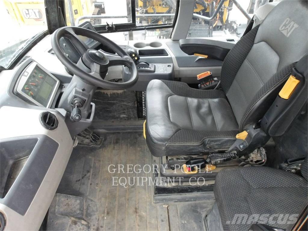 CAT 745-04 アーティキュレート式ダンプトラック