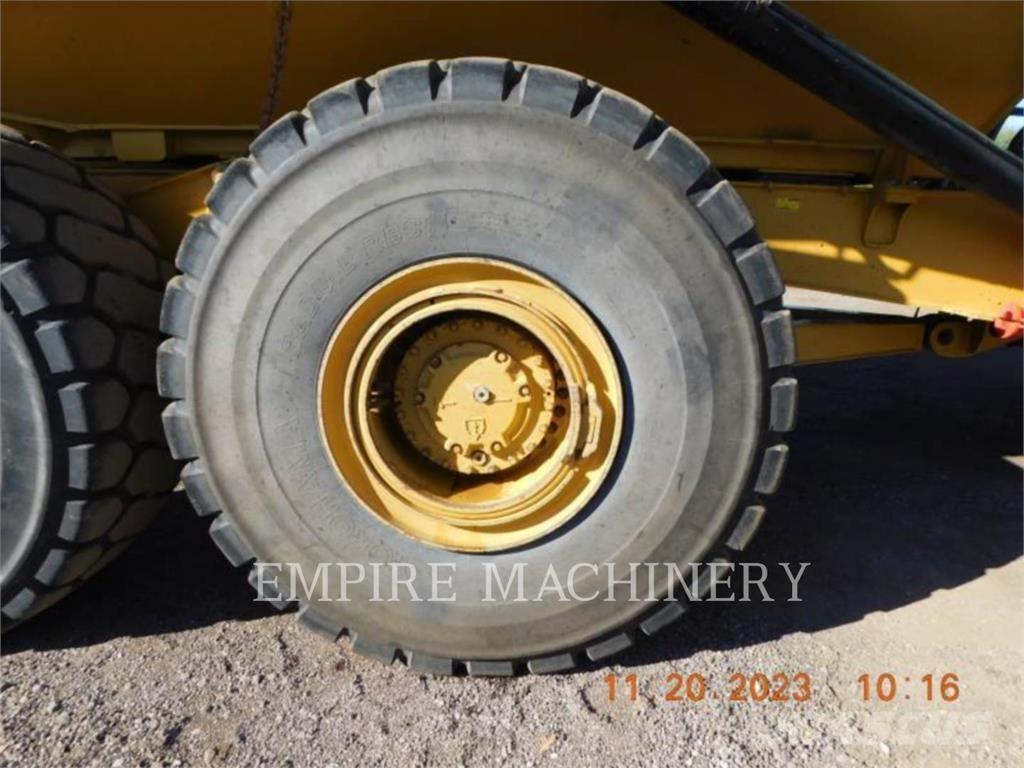 CAT 745-04 アーティキュレート式ダンプトラック