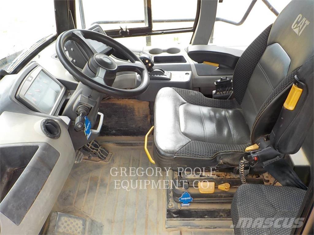 CAT 745-04 アーティキュレート式ダンプトラック