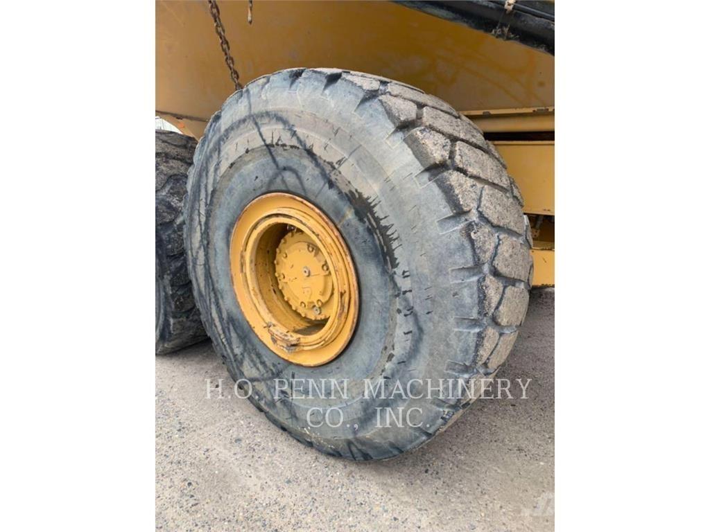 CAT 745 C アーティキュレート式ダンプトラック