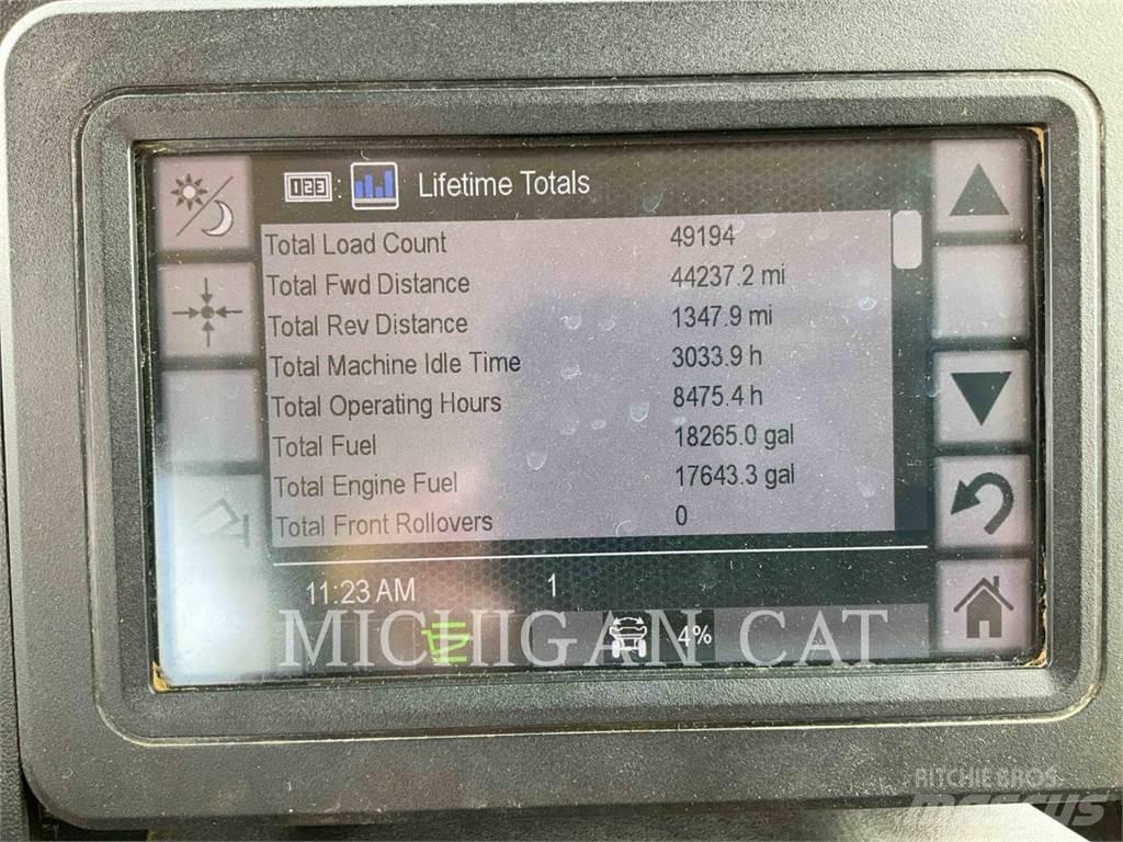 CAT 745 T アーティキュレート式ダンプトラック