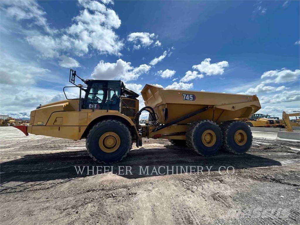 CAT 745 TG アーティキュレート式ダンプトラック