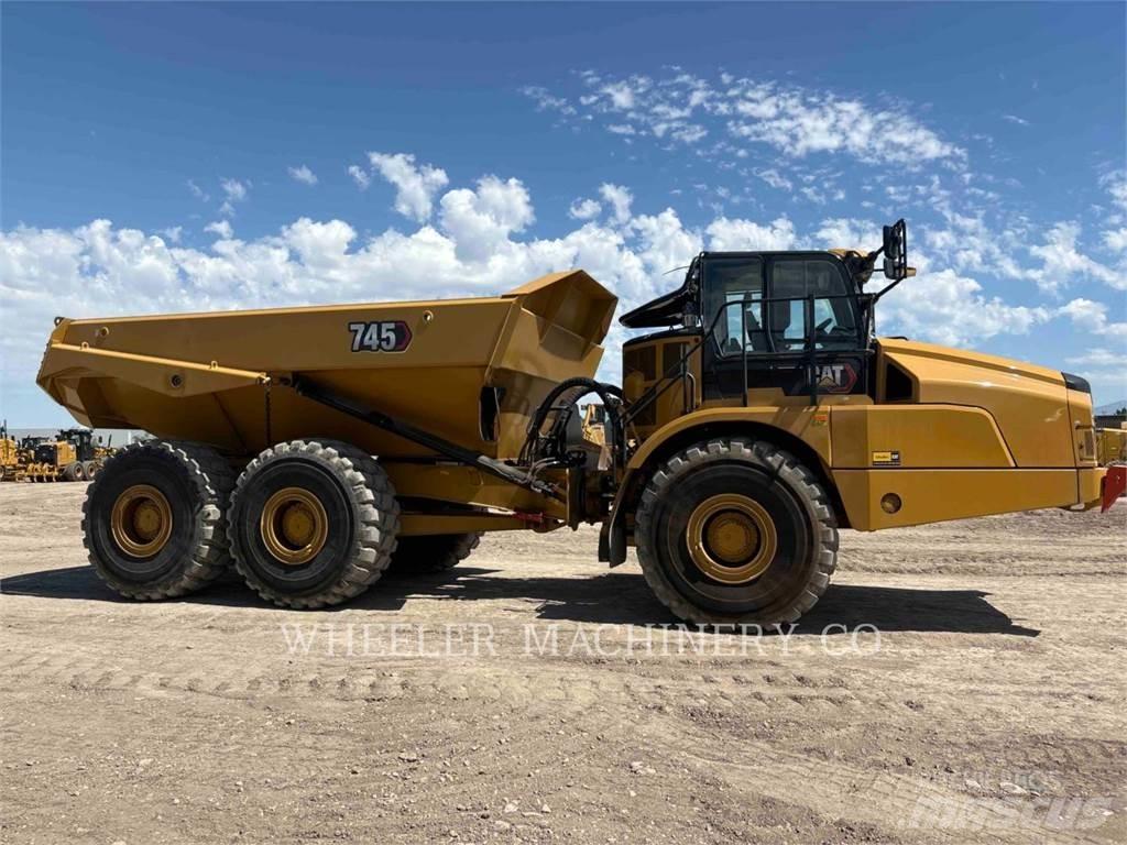 CAT 745 TG アーティキュレート式ダンプトラック