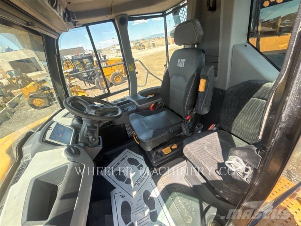 CAT 745 TG アーティキュレート式ダンプトラック