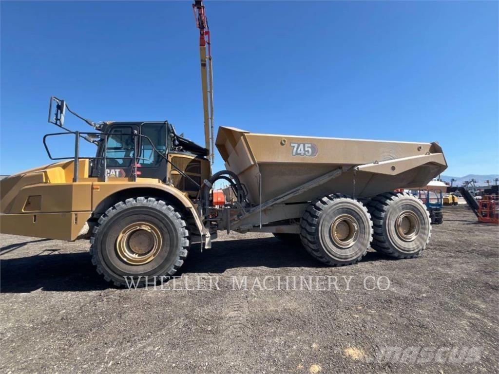 CAT 745 TG アーティキュレート式ダンプトラック