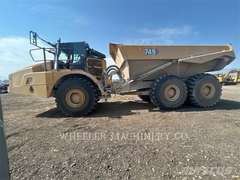 CAT 745 TG アーティキュレート式ダンプトラック